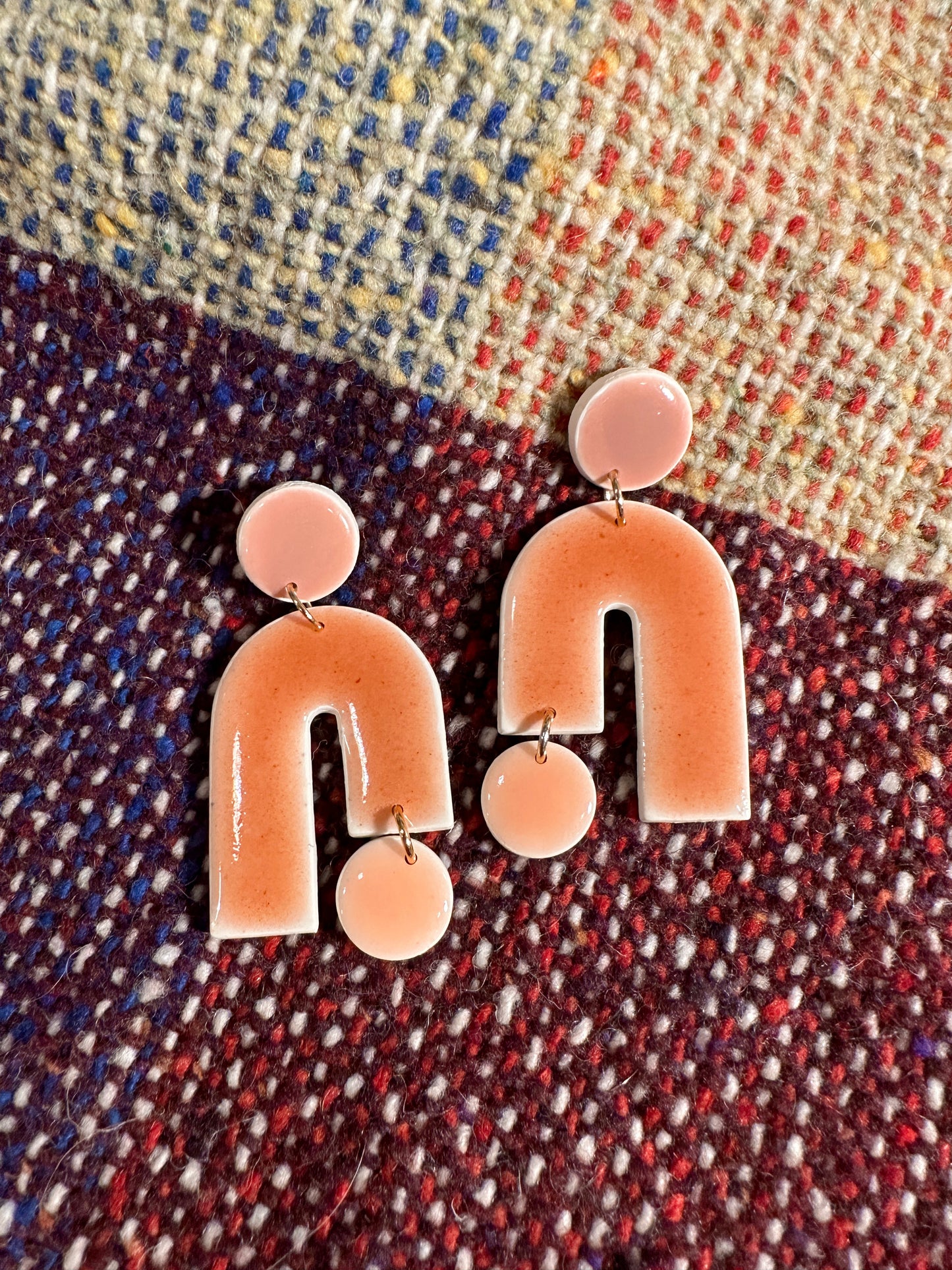 Faux Ceramic Abstract Arch Post Earrings in Harvest Peach